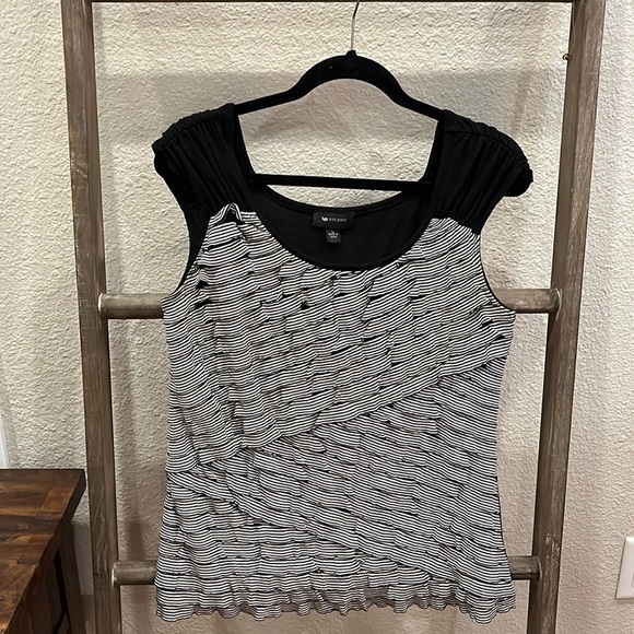 AB Studio, White stripes on black, ruffled, Tank. Women’s size L. Used, … - Picture 2 of 5
